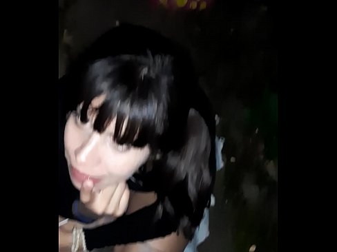 ❤️ Na rua, o pênis inchado em troca de doces ❤❌ Porno duro em nós ❌❤