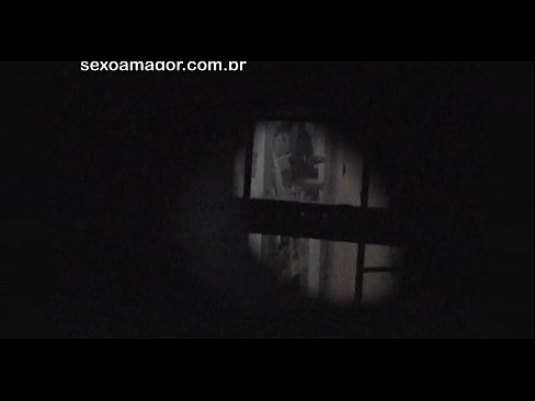 ❤️ Lourinho é secretamente filmado por um voyeur de bairro escondido atrás de tijolos ocos ❤❌ Porno duro em nós ❌❤